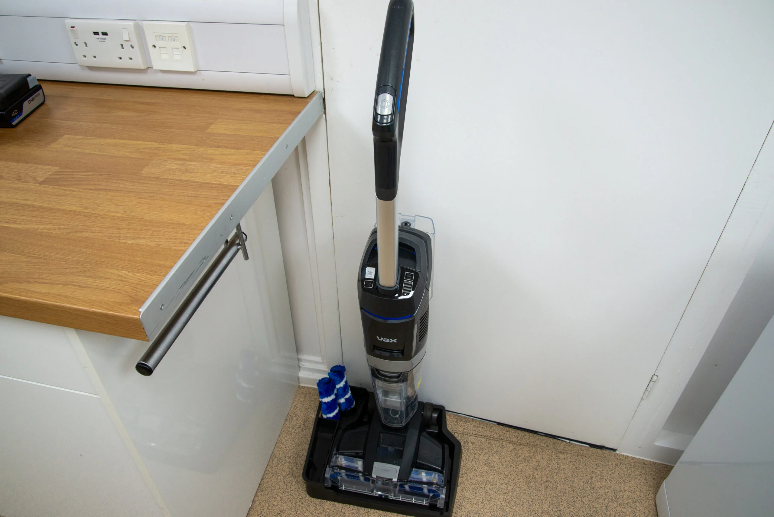 vacuum mop for tile floor and carpets